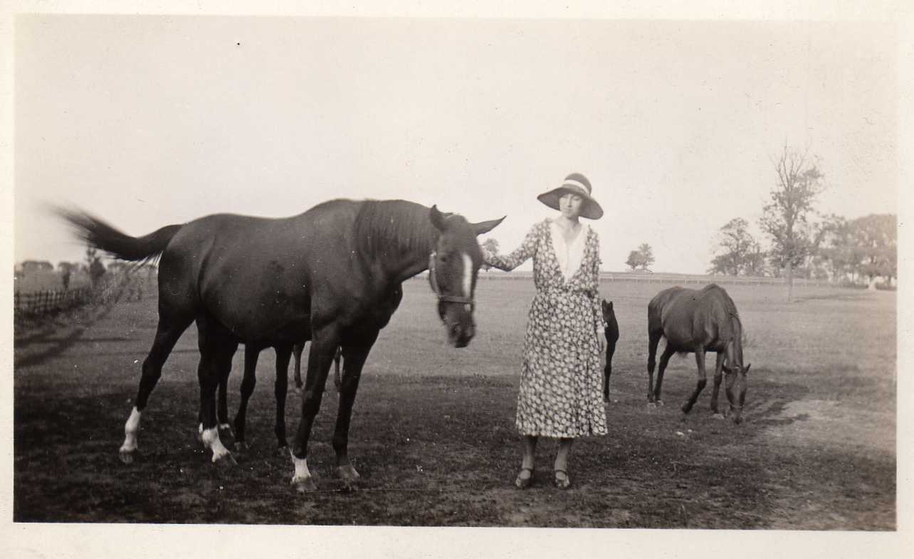 37 Lucy with horse785